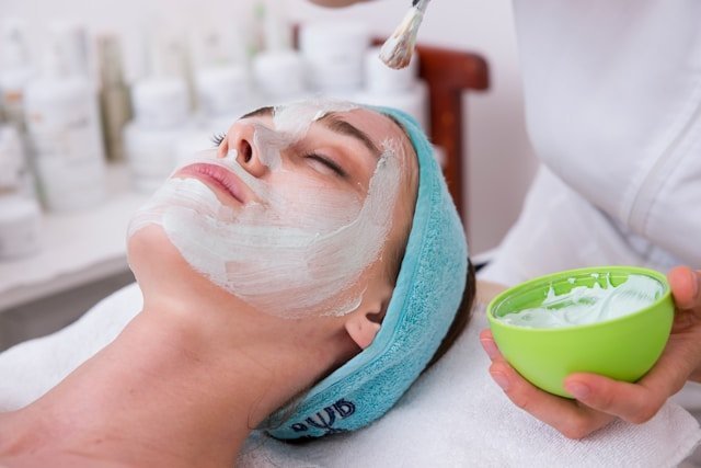 Best Deep Cleansing Facial In Dubai: Bin Haider Health Center