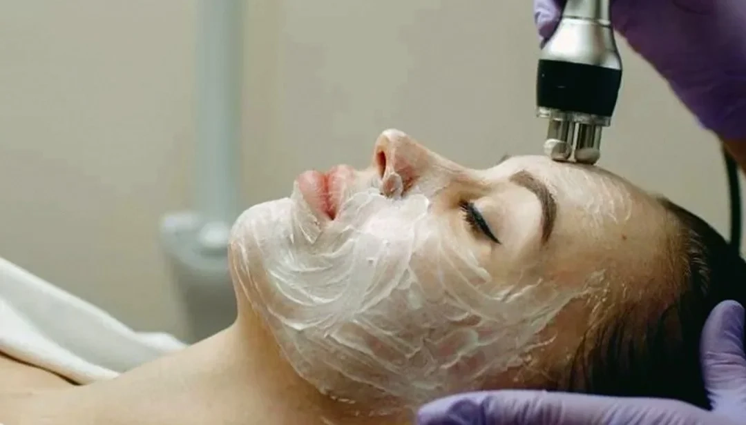 استخدامات الهيدرافيشل للوجه لبشرة صافية خالية من العيوب 